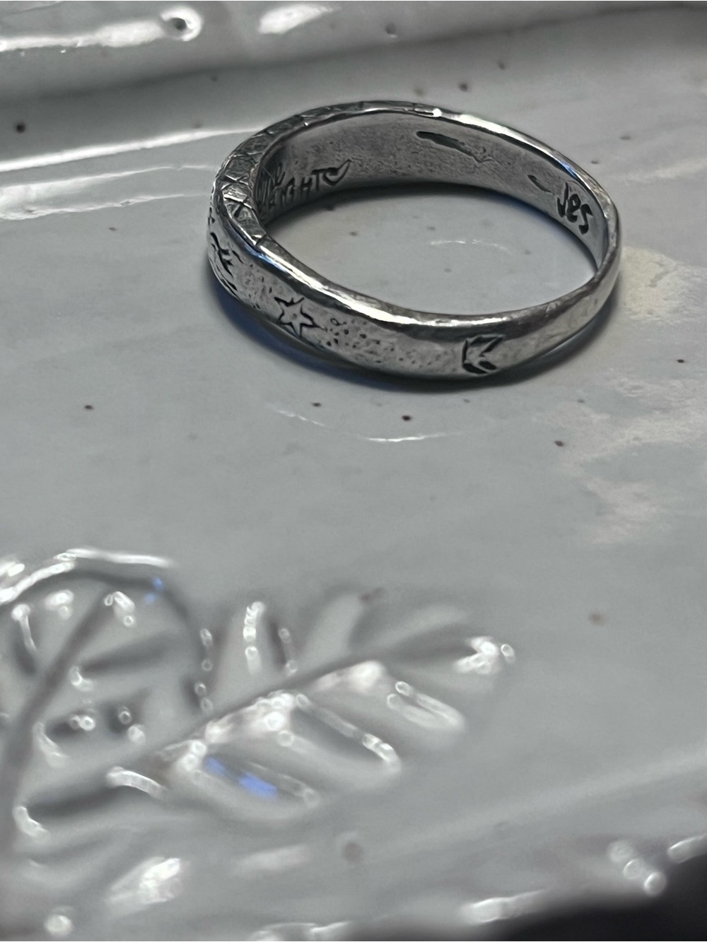 Jes MaHarry engraved silver band. Horse. Dog. Moon. Signed Jes. - Picture 4 of 9